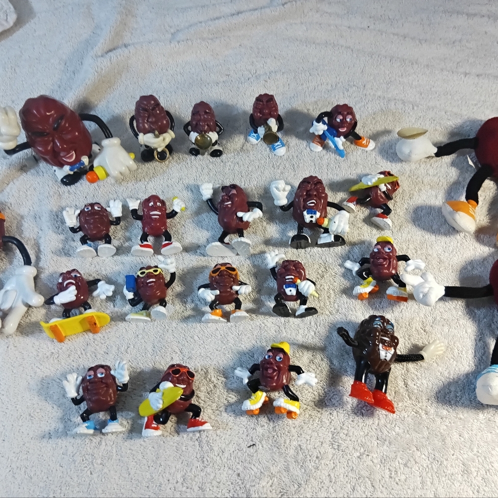 Lot of 20+ California Raisins Toys - Hardee's 1987 Series 1 and 2 L1Includes o